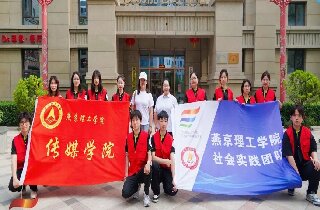 巧手繪漆扇，溫情伴夕陽——燕達養護中心攜手燕京理工學院共譜代際溫情樂章